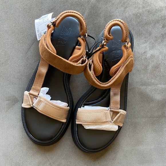 ✅SOLD✅Zara FLAT STRAPPY SANDALS - Picture 10 of 14